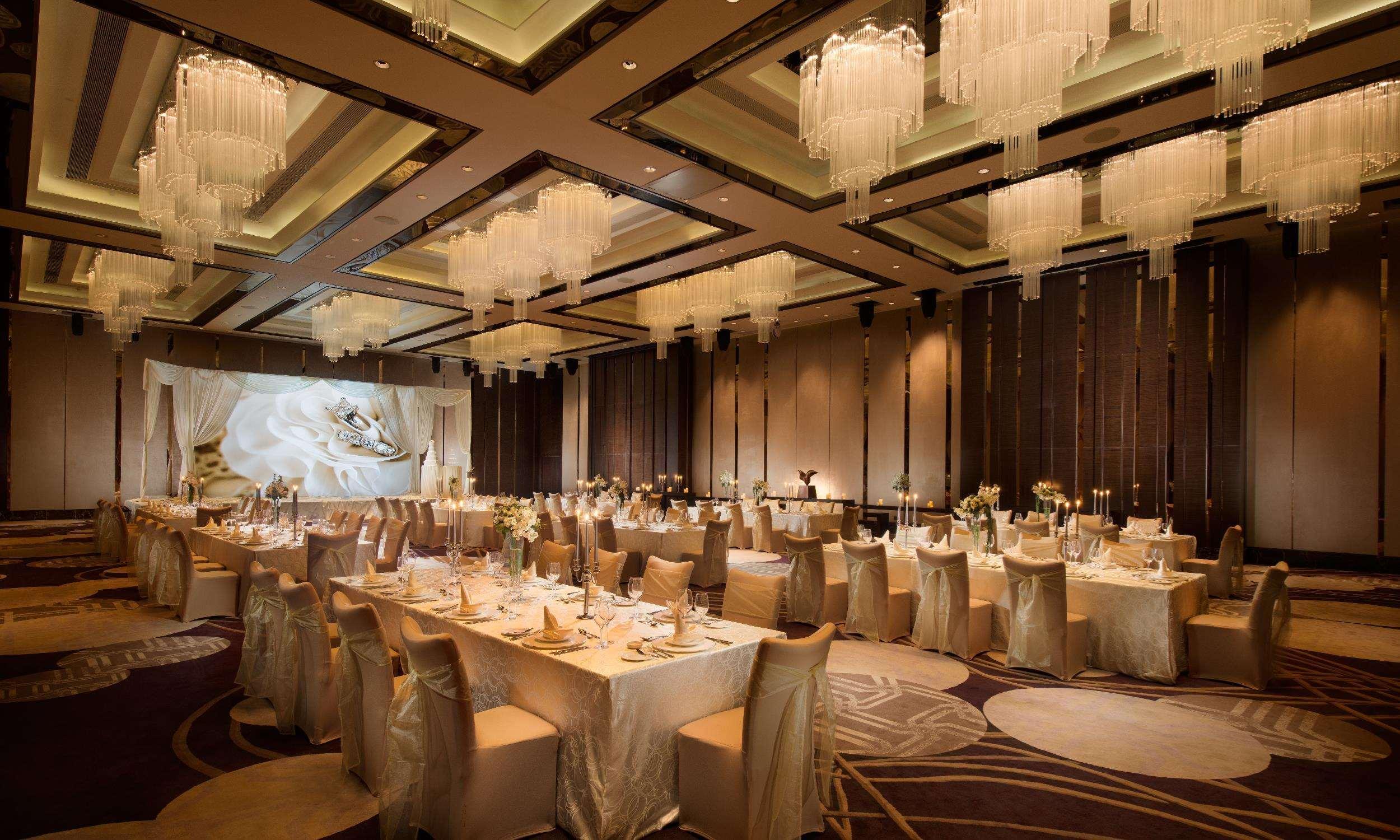 Hilton Shenzhen Futian, Metro Station At Hotel Front Door, Close To Futian Convention & Exhibition Center Exterior photo