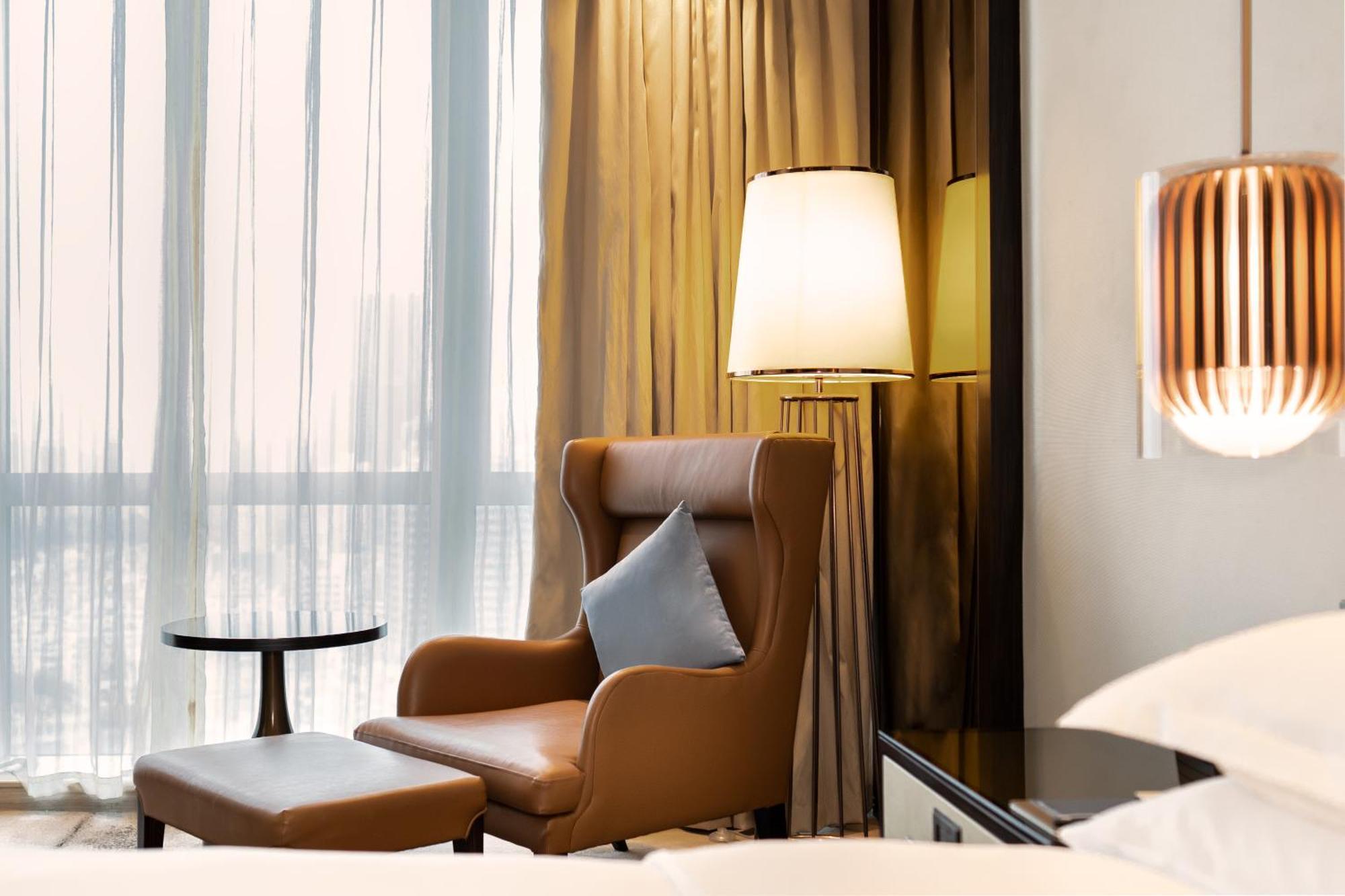 Hilton Shenzhen Futian, Metro Station At Hotel Front Door, Close To Futian Convention & Exhibition Center Exterior photo