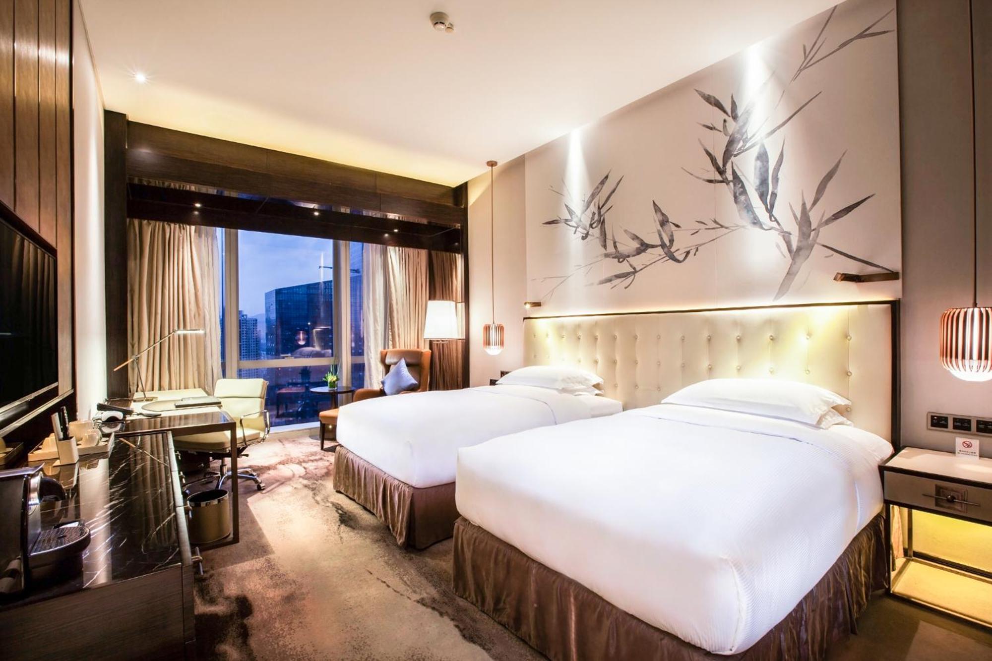 Hilton Shenzhen Futian, Metro Station At Hotel Front Door, Close To Futian Convention & Exhibition Center Exterior photo