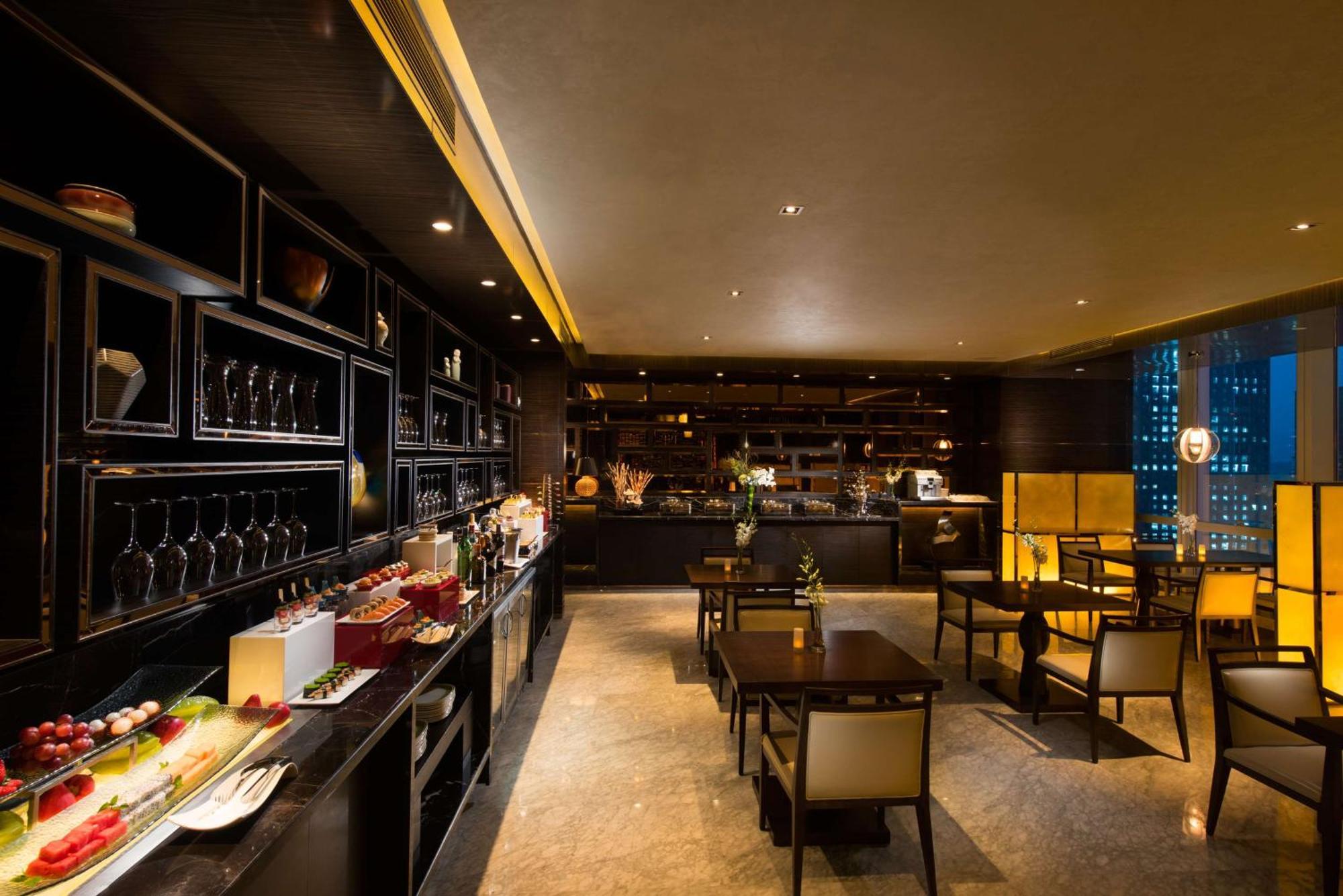 Hilton Shenzhen Futian, Metro Station At Hotel Front Door, Close To Futian Convention & Exhibition Center Exterior photo