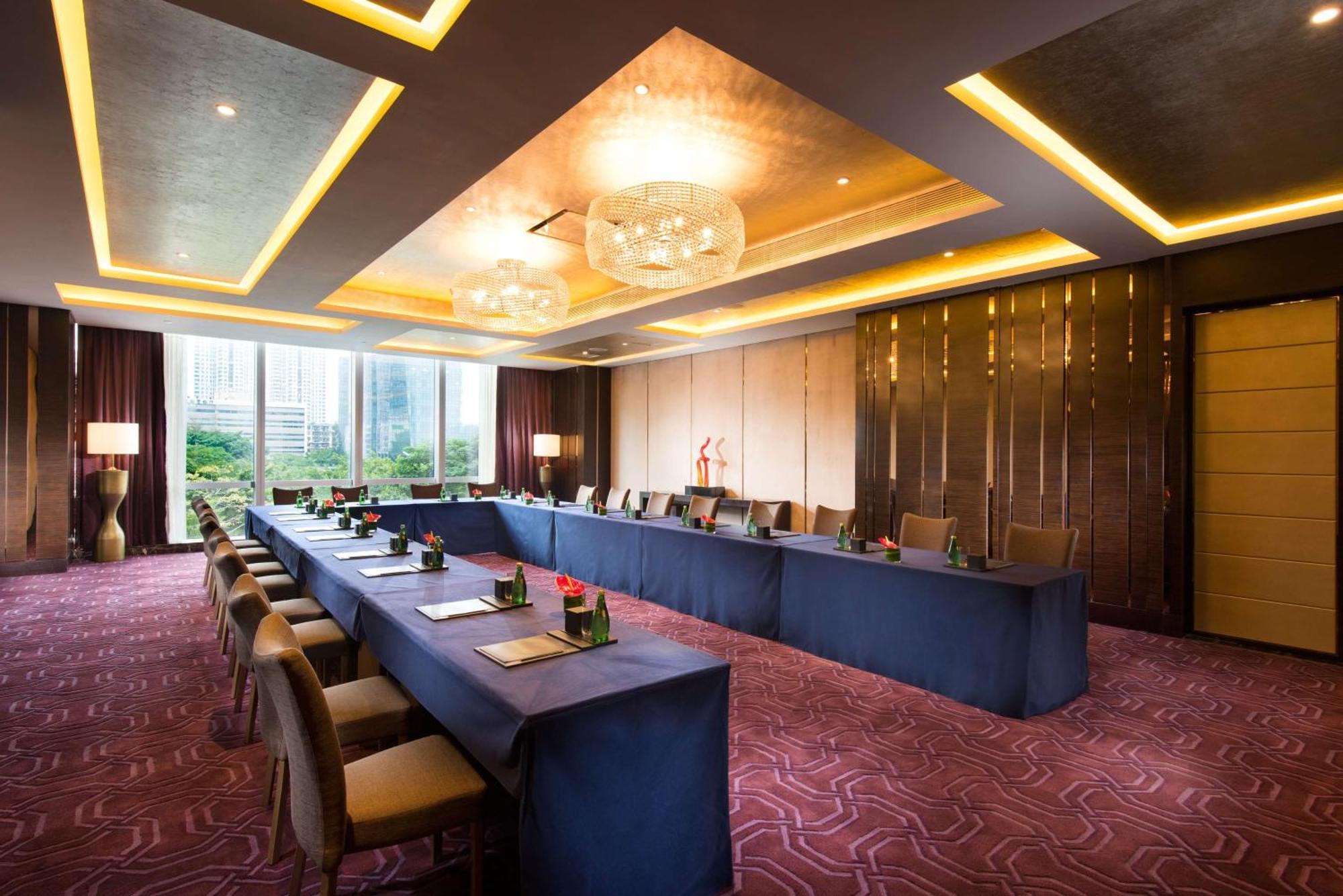 Hilton Shenzhen Futian, Metro Station At Hotel Front Door, Close To Futian Convention & Exhibition Center Exterior photo