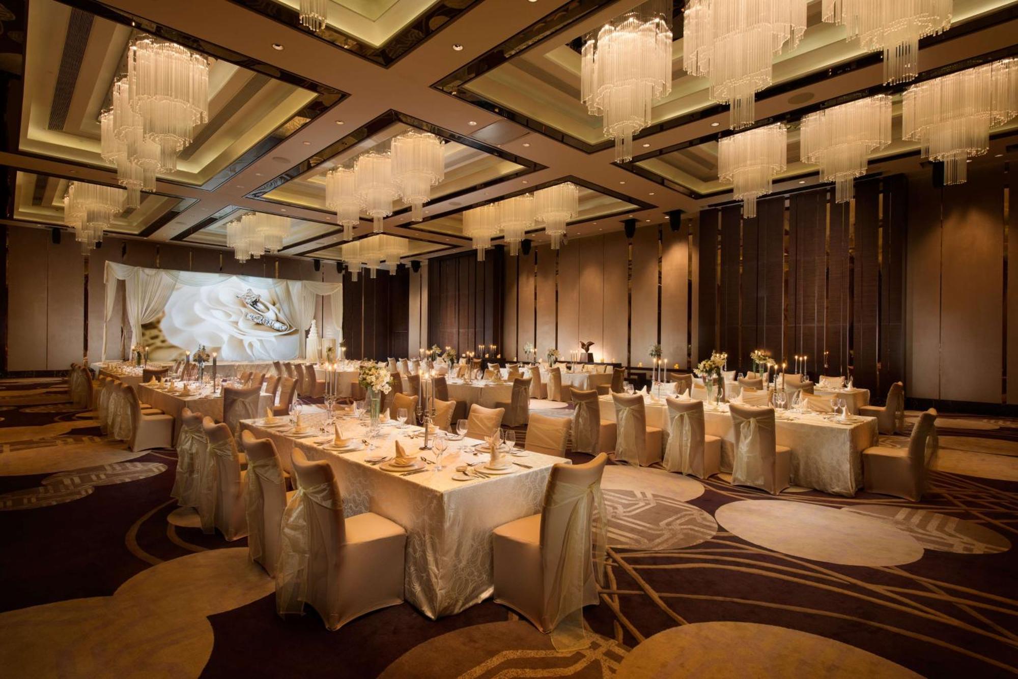 Hilton Shenzhen Futian, Metro Station At Hotel Front Door, Close To Futian Convention & Exhibition Center Exterior photo