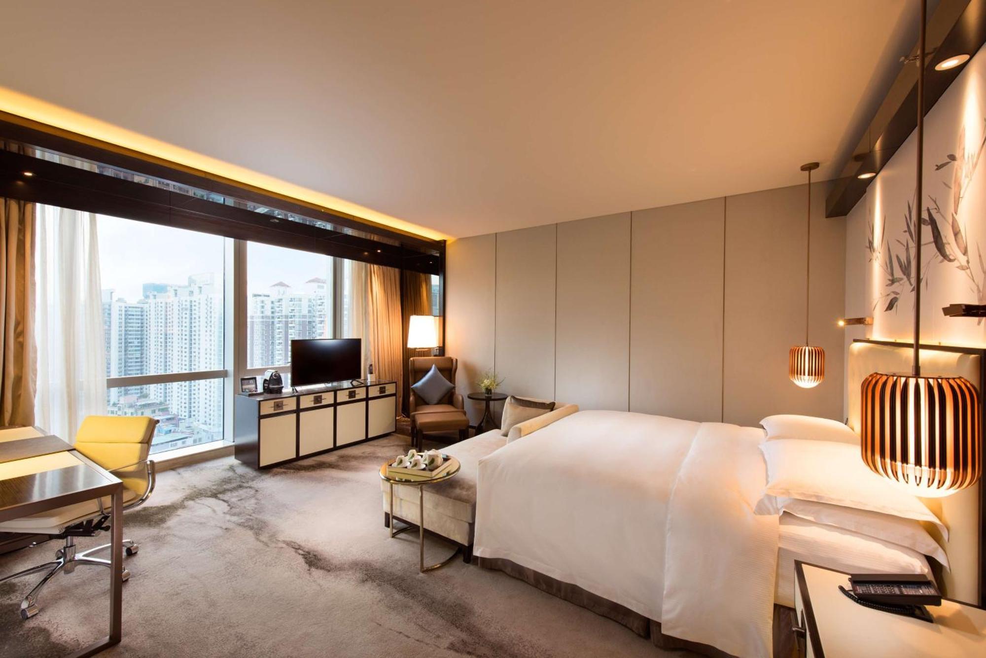 Hilton Shenzhen Futian, Metro Station At Hotel Front Door, Close To Futian Convention & Exhibition Center Exterior photo