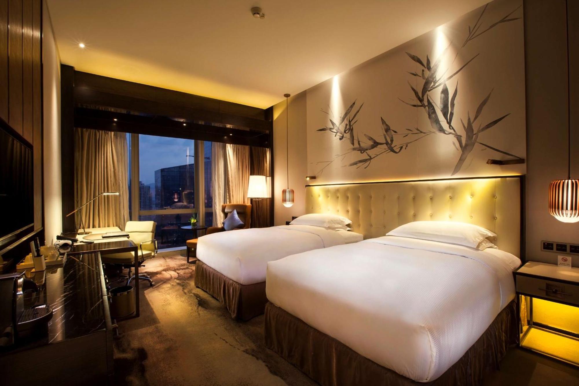 Hilton Shenzhen Futian, Metro Station At Hotel Front Door, Close To Futian Convention & Exhibition Center Exterior photo