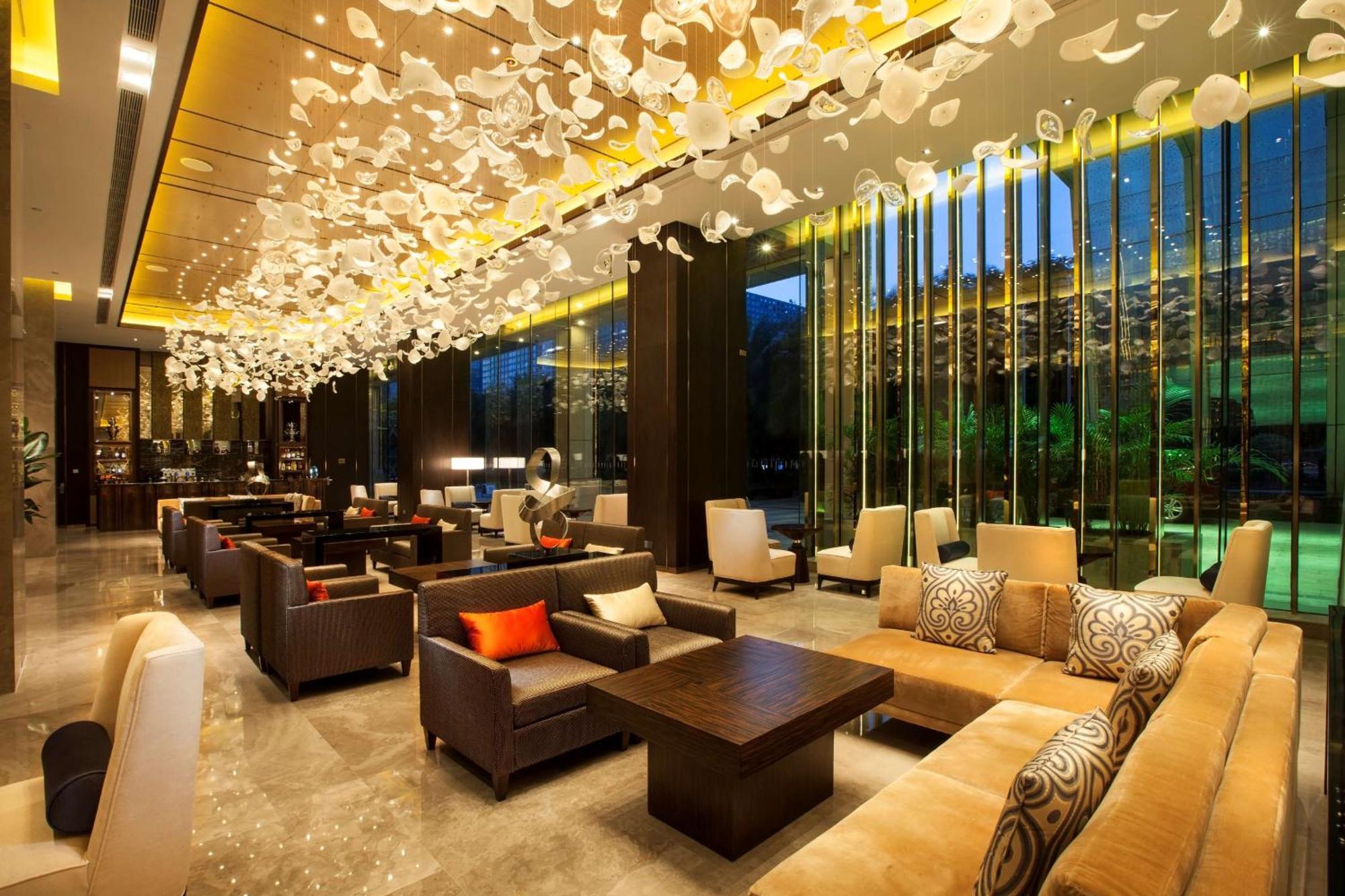 Hilton Shenzhen Futian, Metro Station At Hotel Front Door, Close To Futian Convention & Exhibition Center Exterior photo