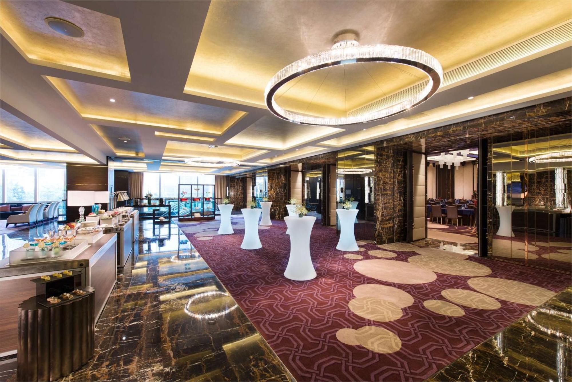 Hilton Shenzhen Futian, Metro Station At Hotel Front Door, Close To Futian Convention & Exhibition Center Exterior photo
