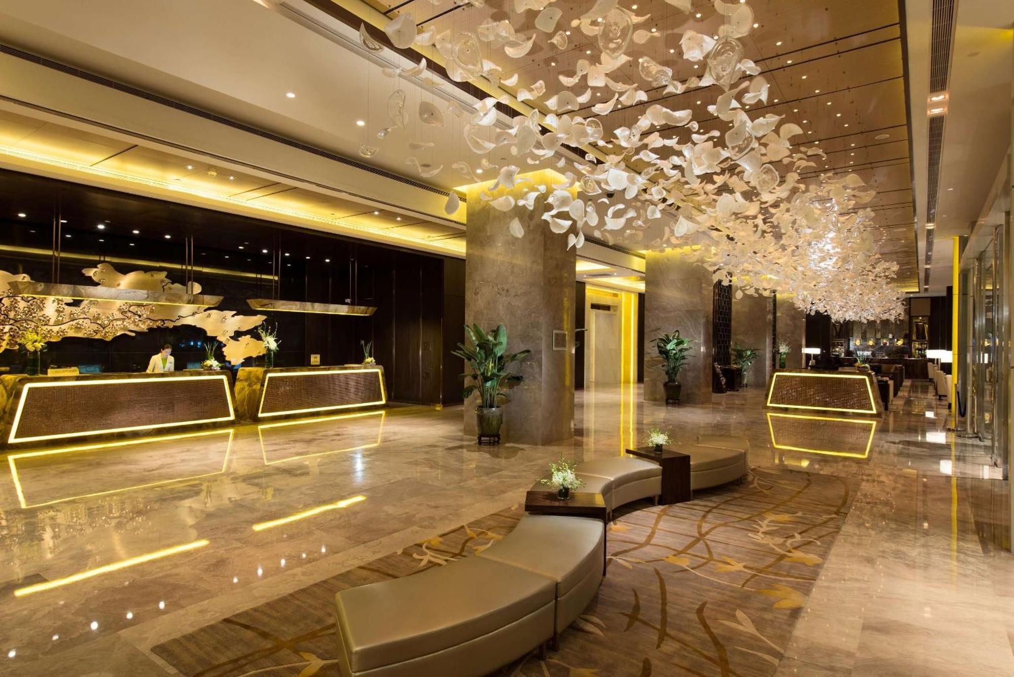 Hilton Shenzhen Futian, Metro Station At Hotel Front Door, Close To Futian Convention & Exhibition Center Exterior photo