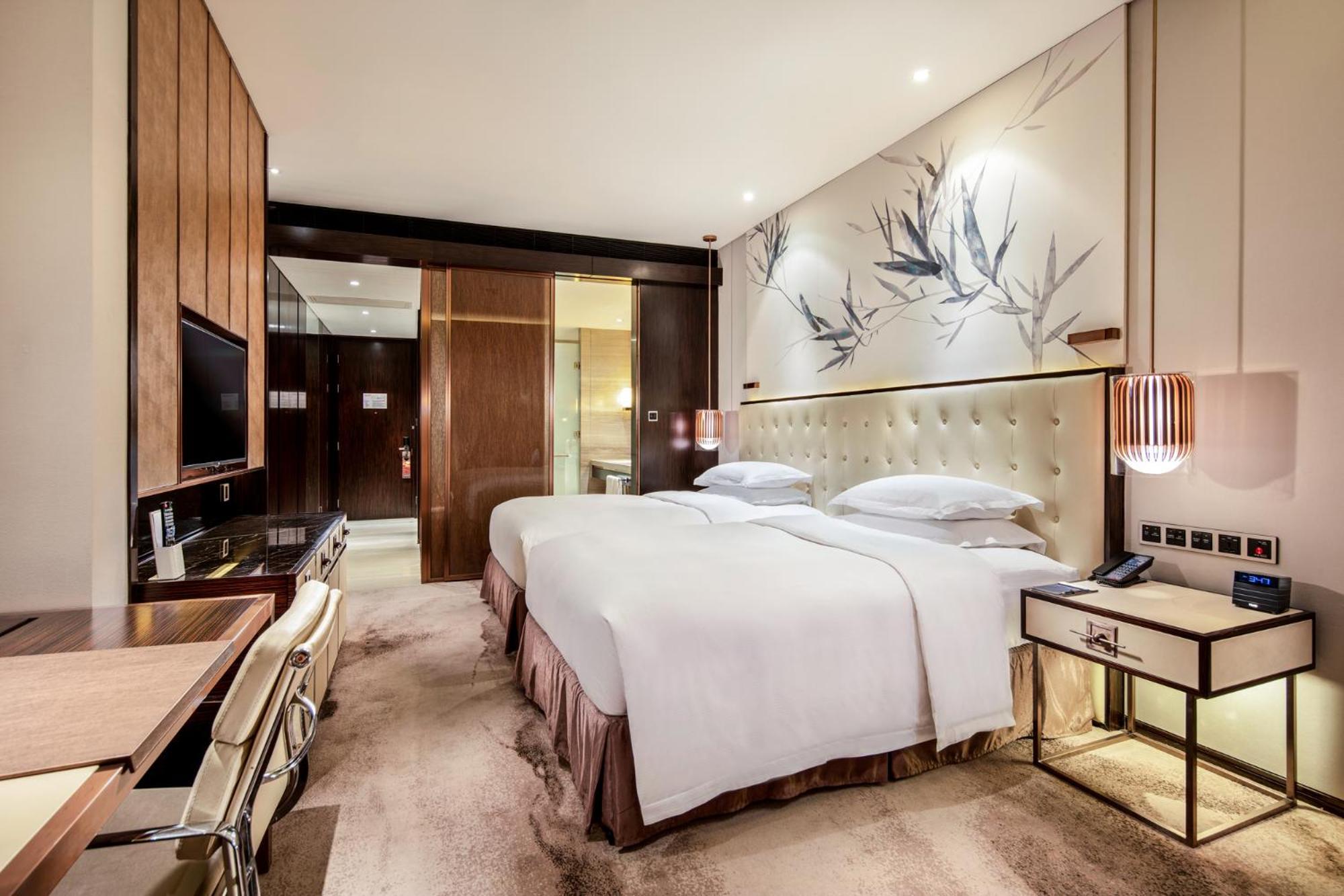 Hilton Shenzhen Futian, Metro Station At Hotel Front Door, Close To Futian Convention & Exhibition Center Exterior photo